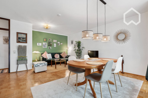 Urban Retreat: Bright 2BR Flat with Spacious Balcony in Cologne's Green Oasis – All Amenities at Your Doorstep!