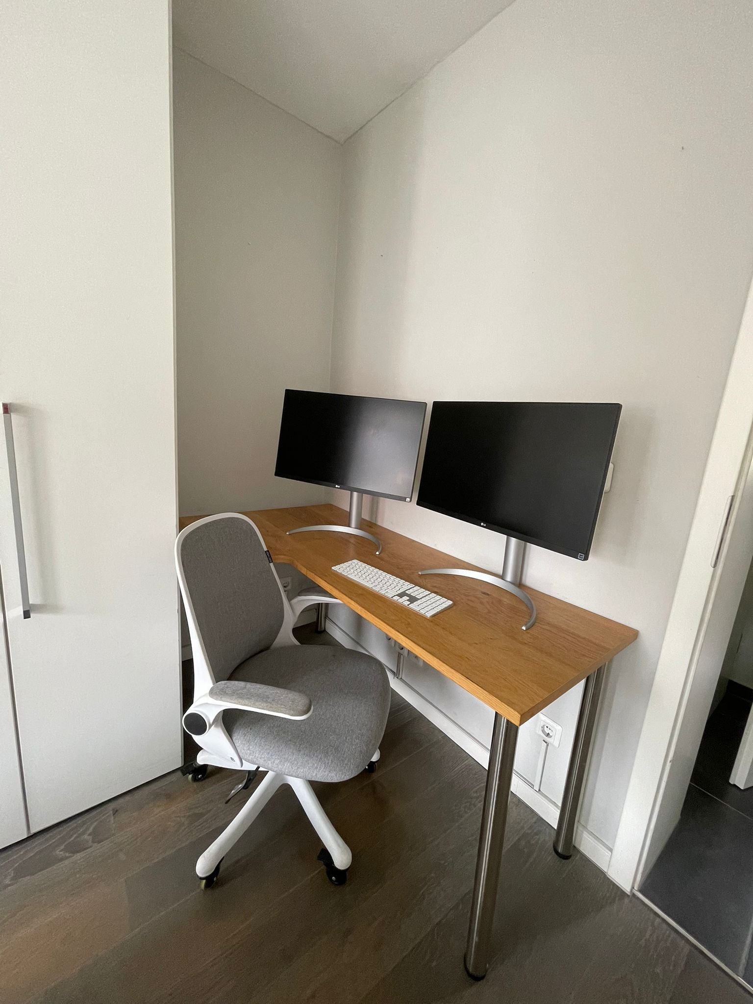  High-Quality, Fully Furnished, Stylish And Completely Renovated 2-Room Apartment In An Old Building   -  High-quality, fully furnished, stylish and completely renovated 2-room apartment in an old building with balcony in Nuremberg St. Jobst  - Gallery -  10