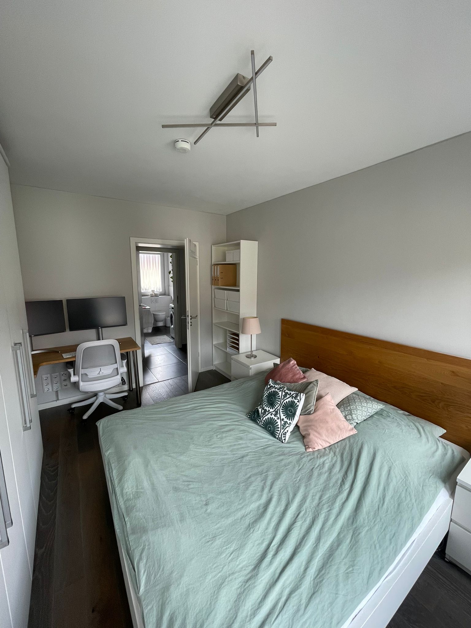  High-Quality, Fully Furnished, Stylish And Completely Renovated 2-Room Apartment In An Old Building   -  High-quality, fully furnished, stylish and completely renovated 2-room apartment in an old building with balcony in Nuremberg St. Jobst  - Gallery -  11