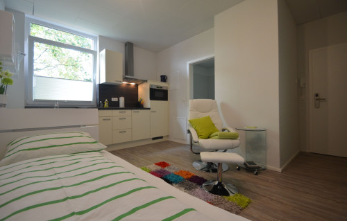 Modernly and comfortably furnished Boardingapartment near Frankfurt airport.