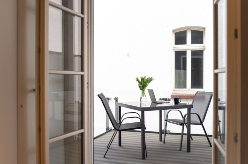 Bright, gorgeous studio with balcony