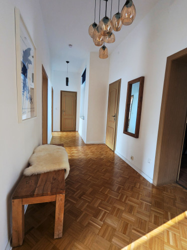 Central | 98m² | 3 Rooms | 4 Beds