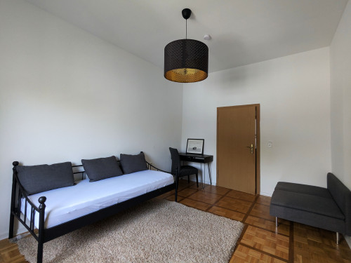 Central | 98m² | 3 Rooms | 4 Beds