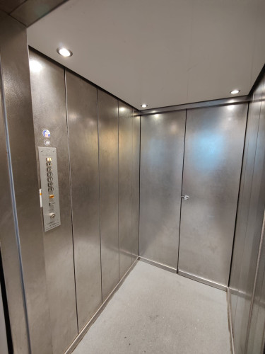 New Penthouse with 50m2 rooftop terrace, lift & underground parking