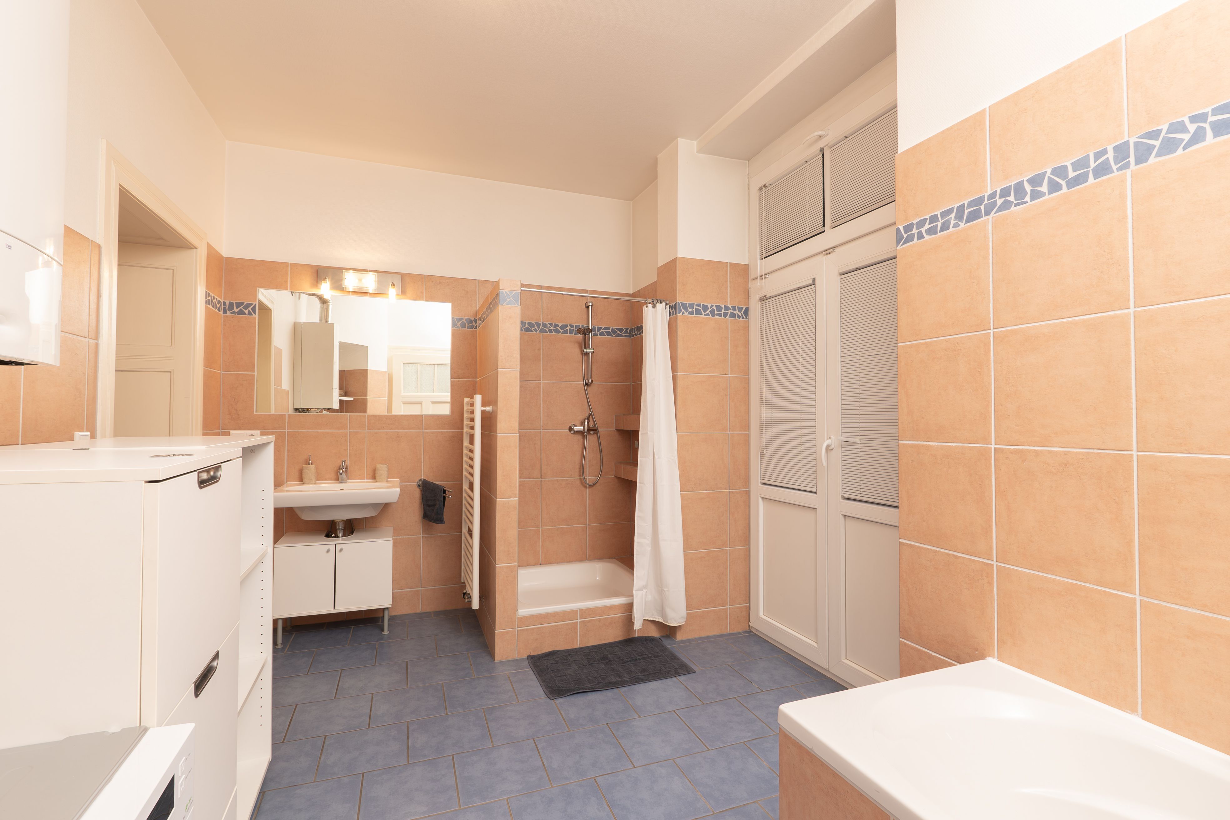  Modern 2-Room Apartment In Prime Location At Elsässer Platz, Wiesbaden  -  Modern 2-Room Apartment in Prime Location at Elsässer Platz, Wiesbaden  - Gallery -  5