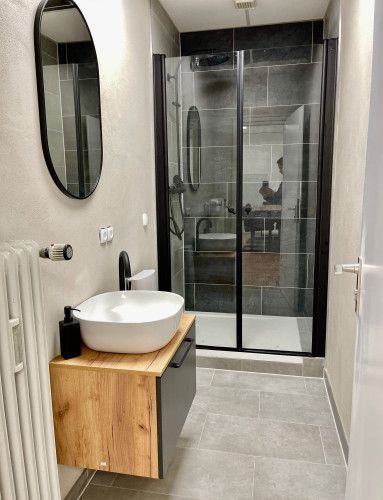 Freshly renovated Modern apartment in the middle of the city center - Gallery - 11