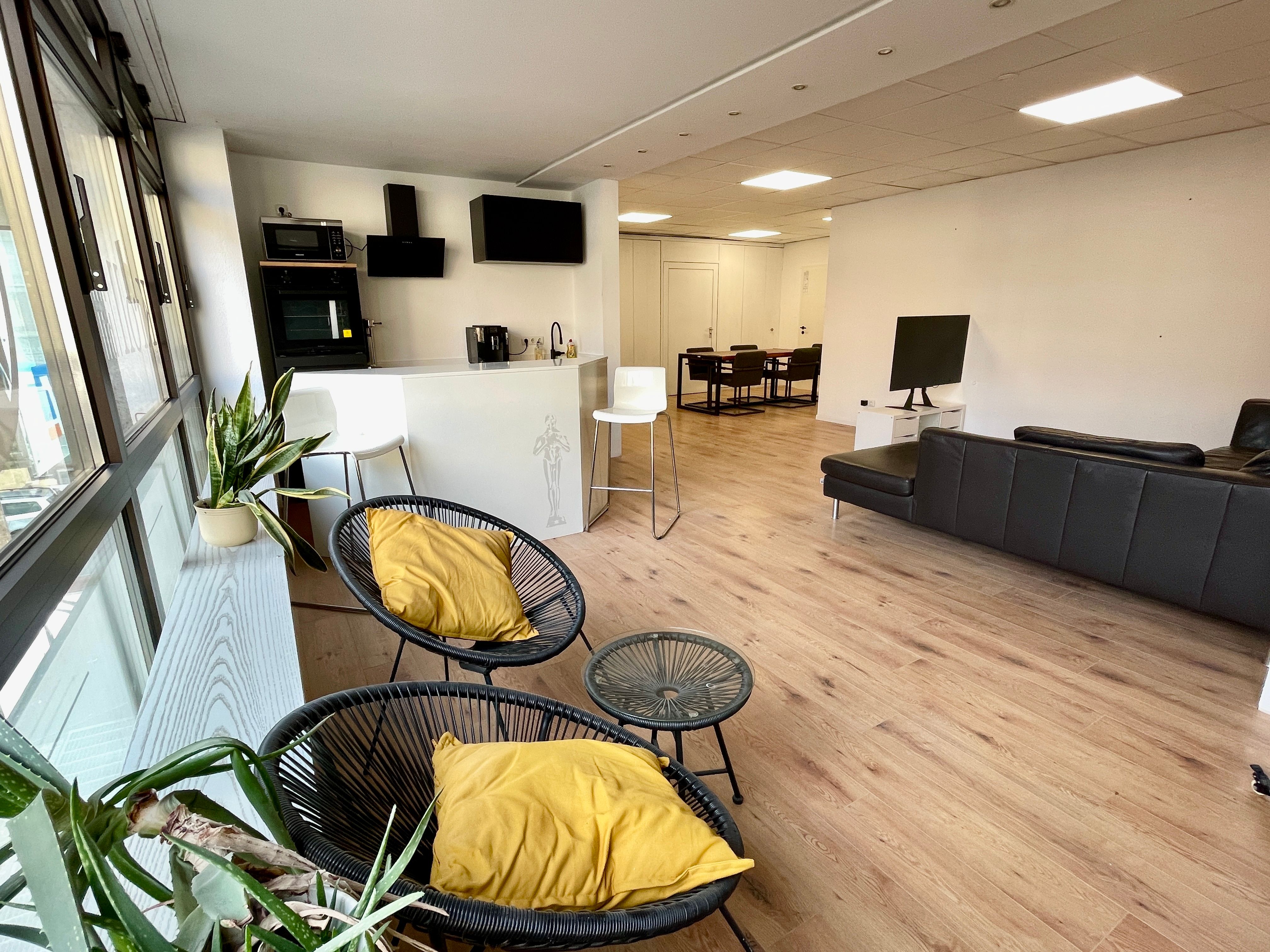 Freshly Renovated Modern Apartment In The Middle Of The City Center - 11