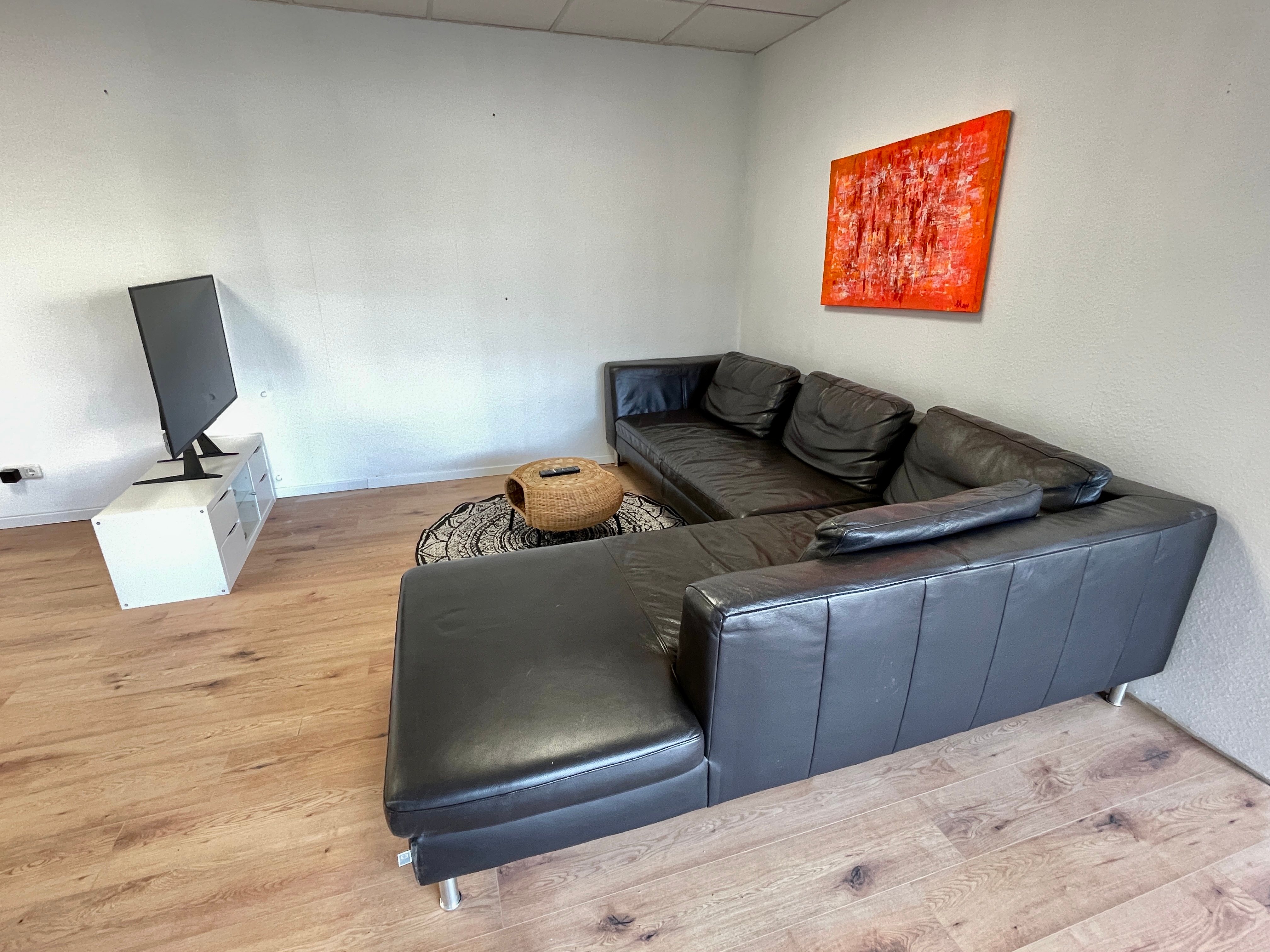 Freshly Renovated Modern Apartment In The Middle Of The City Center - 10