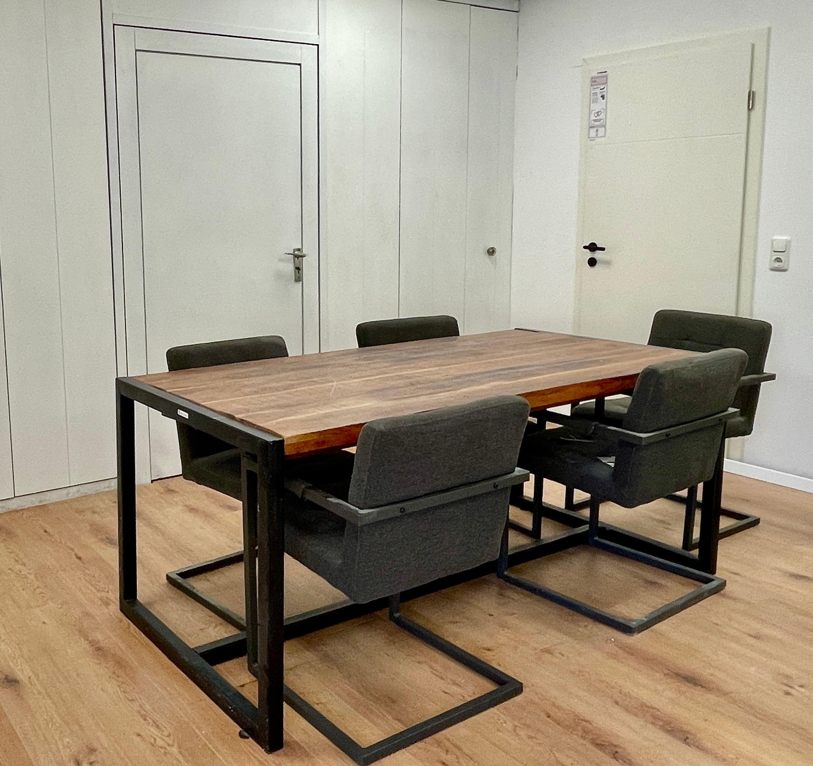 Freshly Renovated Modern Apartment In The Middle Of The City Center - 7