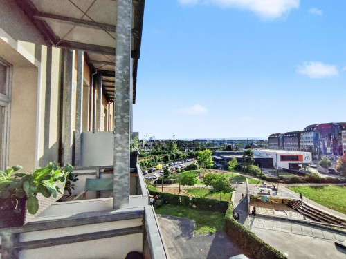 Quiet and bright studio