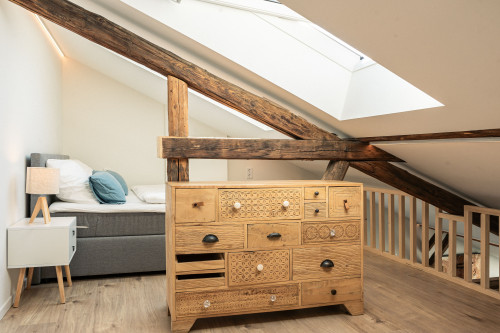 CREST: Riverside Loft with AC & Balcony - Gallery - 16