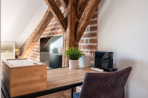 CREST: Riverside Loft with AC & Balcony - Gallery - 6