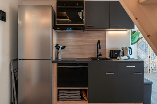 CREST: Riverside Loft with AC & Balcony - Gallery - 13