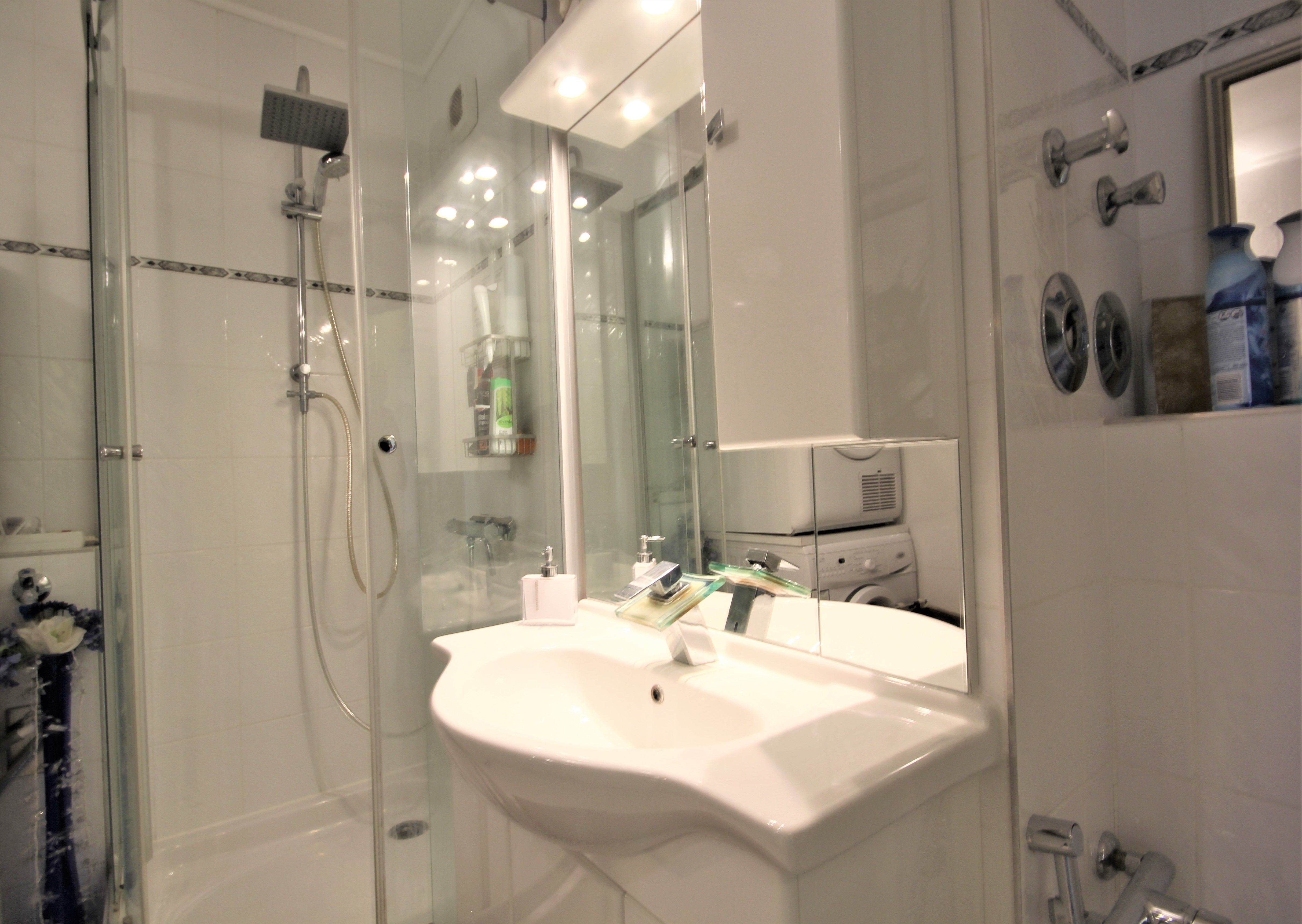  Spacious 2 Room Apartment In A Central Location  -  Spacious 2 room apartment in a central location  - Gallery -  12