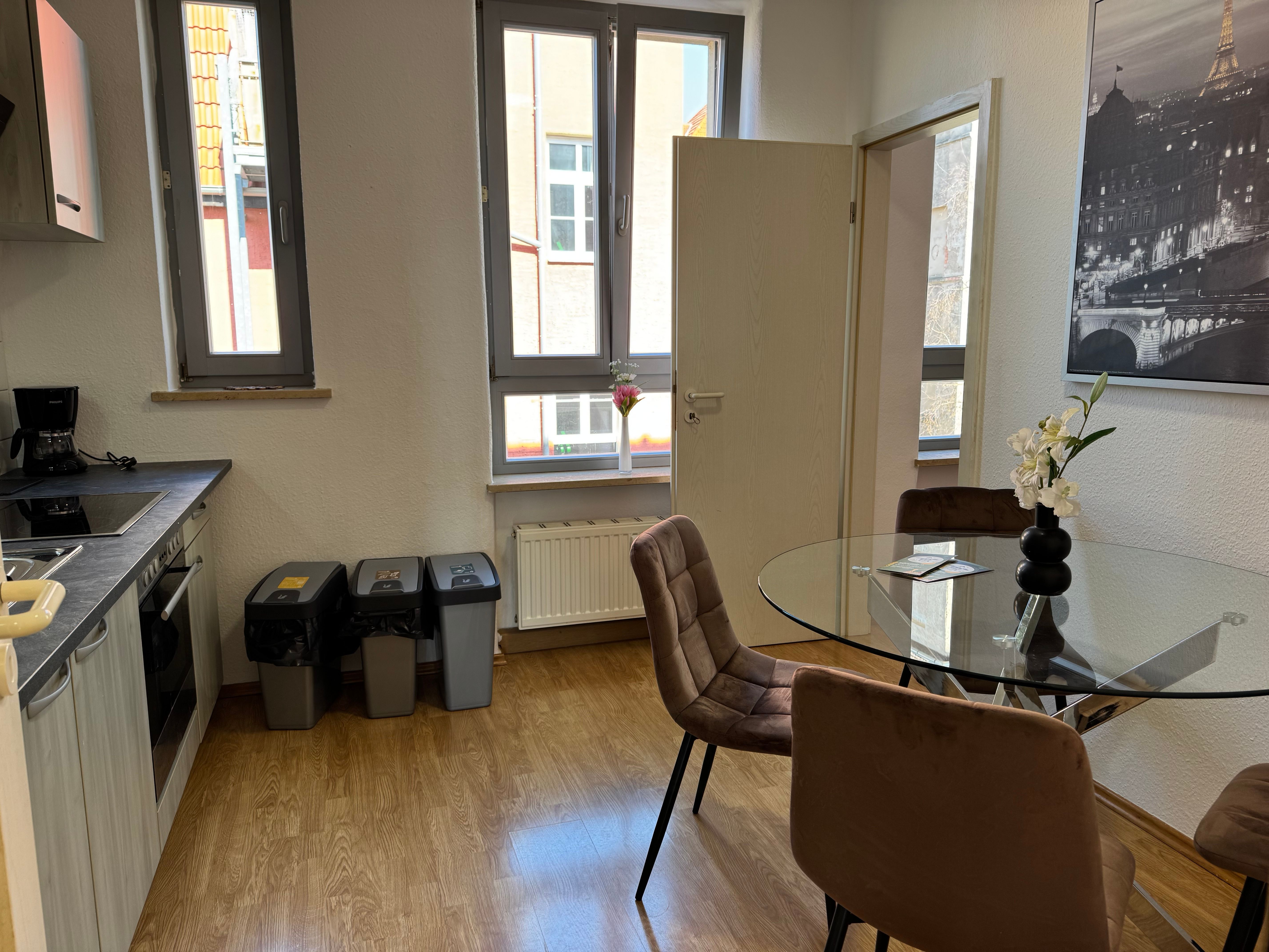  Beautiful Apartment In Weimar - 3 Bedrooms - 5 Beds - Parking Lot - Smart-TV  -  Beautiful apartment in Weimar - 3 bedrooms - 5 beds - parking lot - Smart-TV  - Gallery -  8