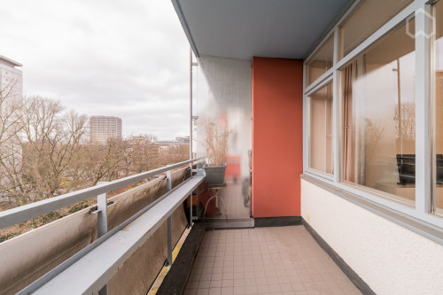 Iconic Bauhaus appartment in Berlin Mitte with parkview