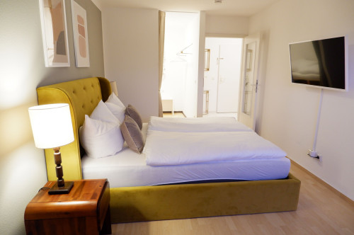 sunny apartment with a large balcony - Gallery - 15