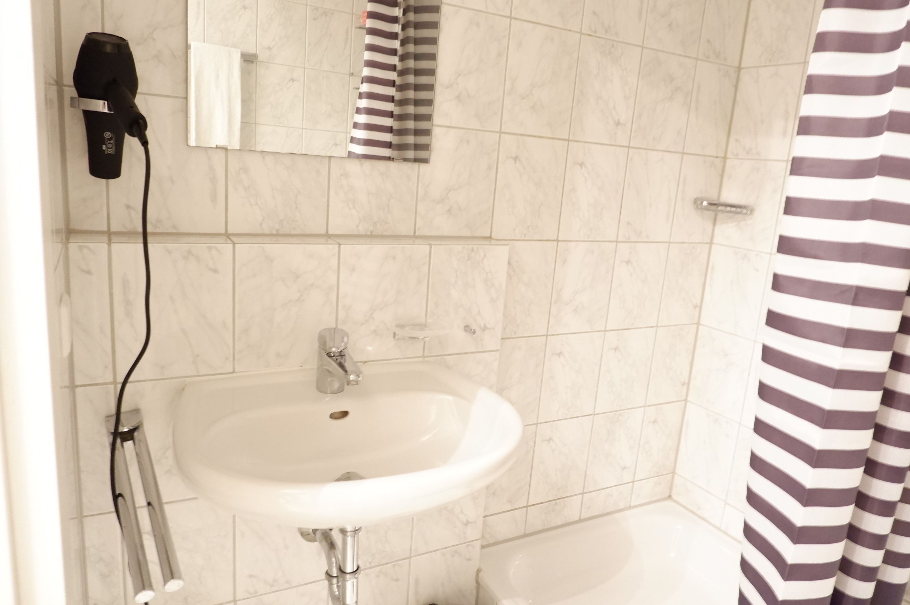 Sunny Apartment With A Large Balcony - sunny apartment with a large balcony - Gallery - 8