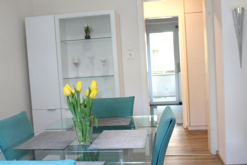 Fully furnished 2,5 ZW with balcony and fitted kitchen in S-West