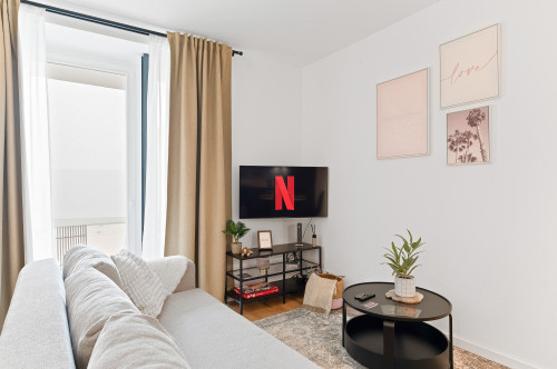 # Pink Lion I Parking lot I Central I Terrace #