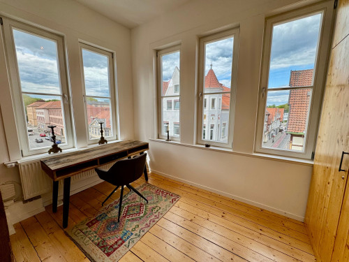 Charming top-floor flat with historic beams, stylish furnishings and far-reaching views over Celle's old town - Gallery - 9