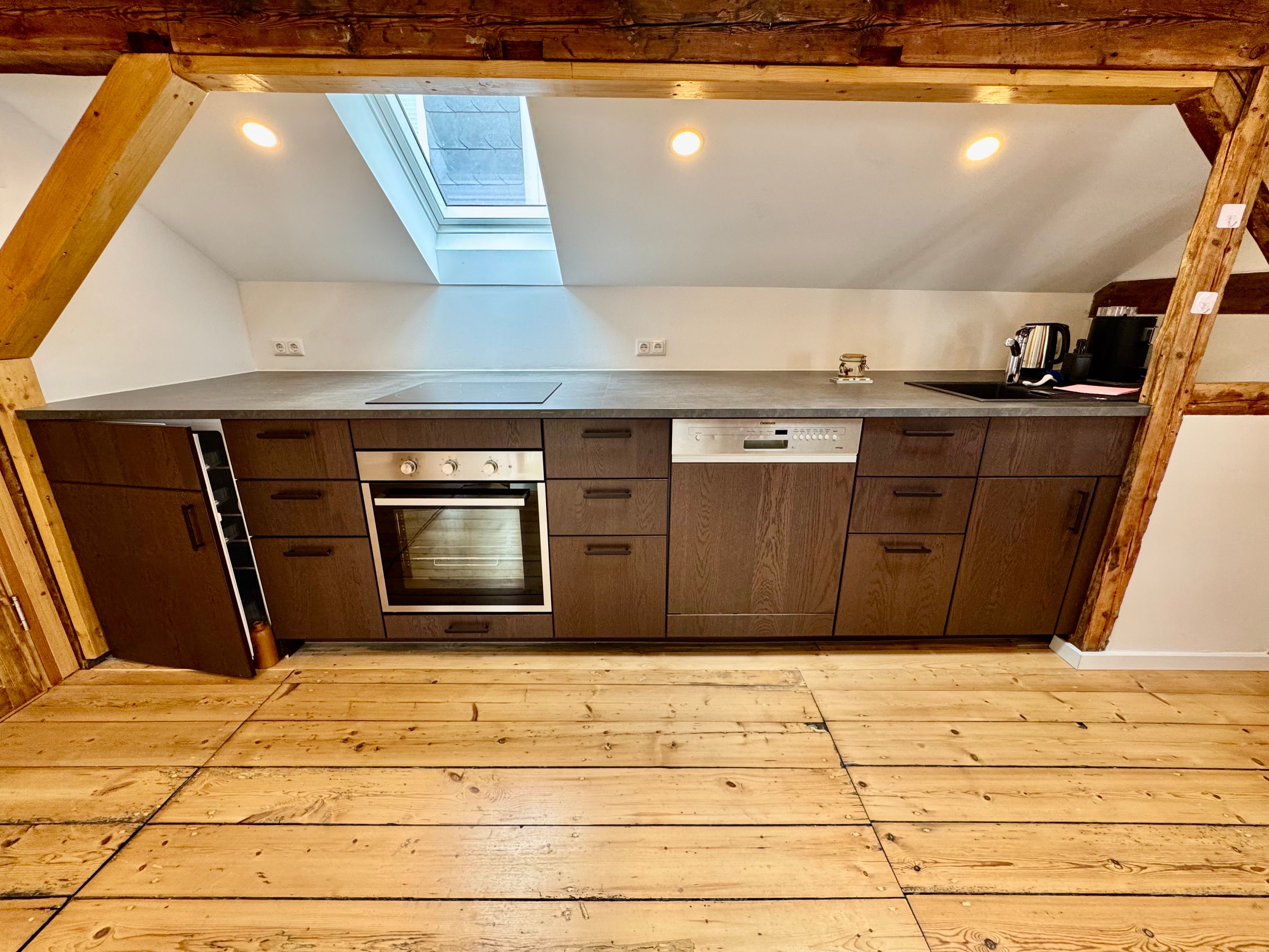 Charming Top-Floor Flat With Historic Beams, Stylish Furnishings And Far-Reaching Views Over Celle's - 17