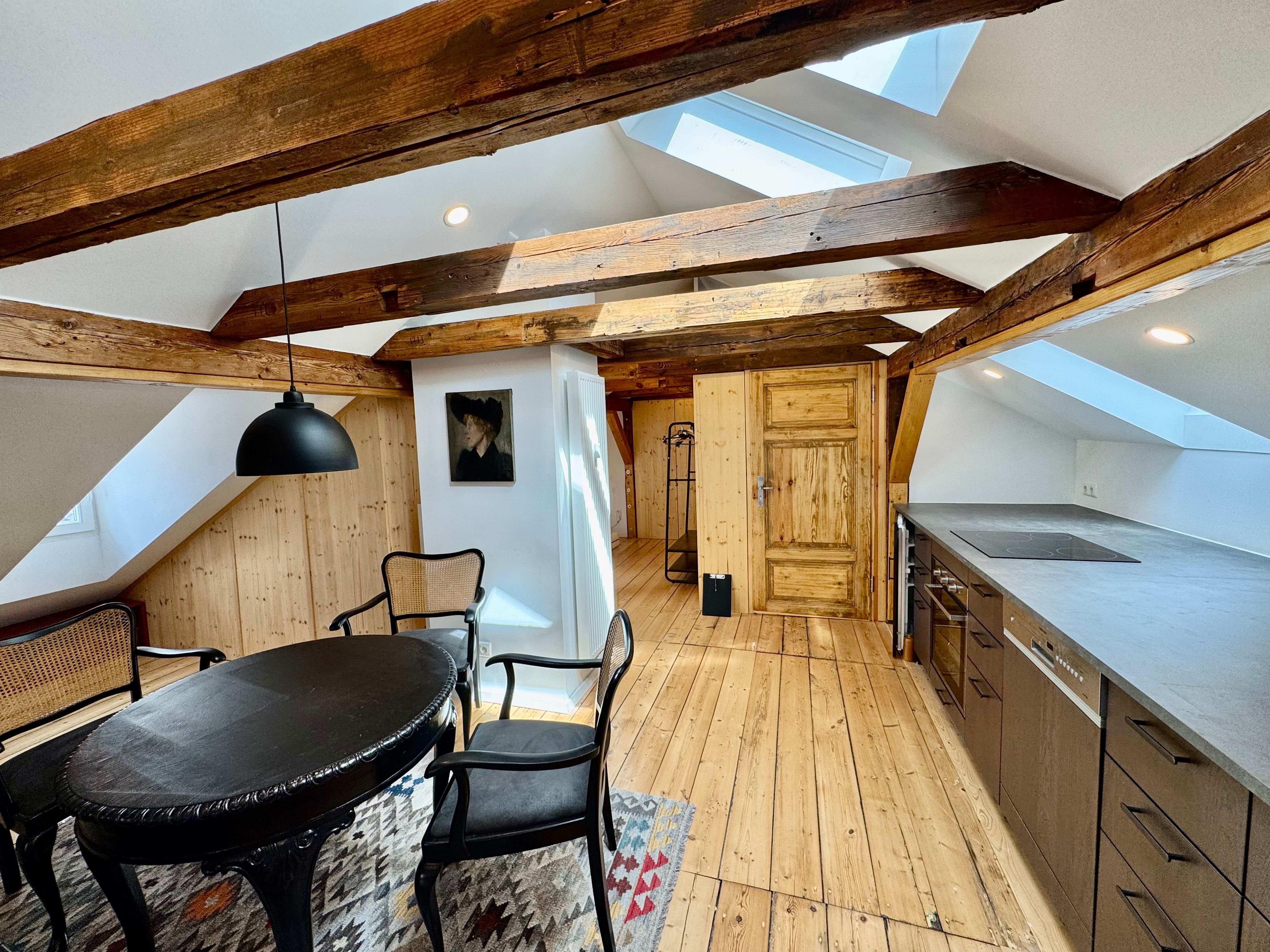 Charming Top-Floor Flat With Historic Beams, Stylish Furnishings And Far-Reaching Views Over Celle's - 12