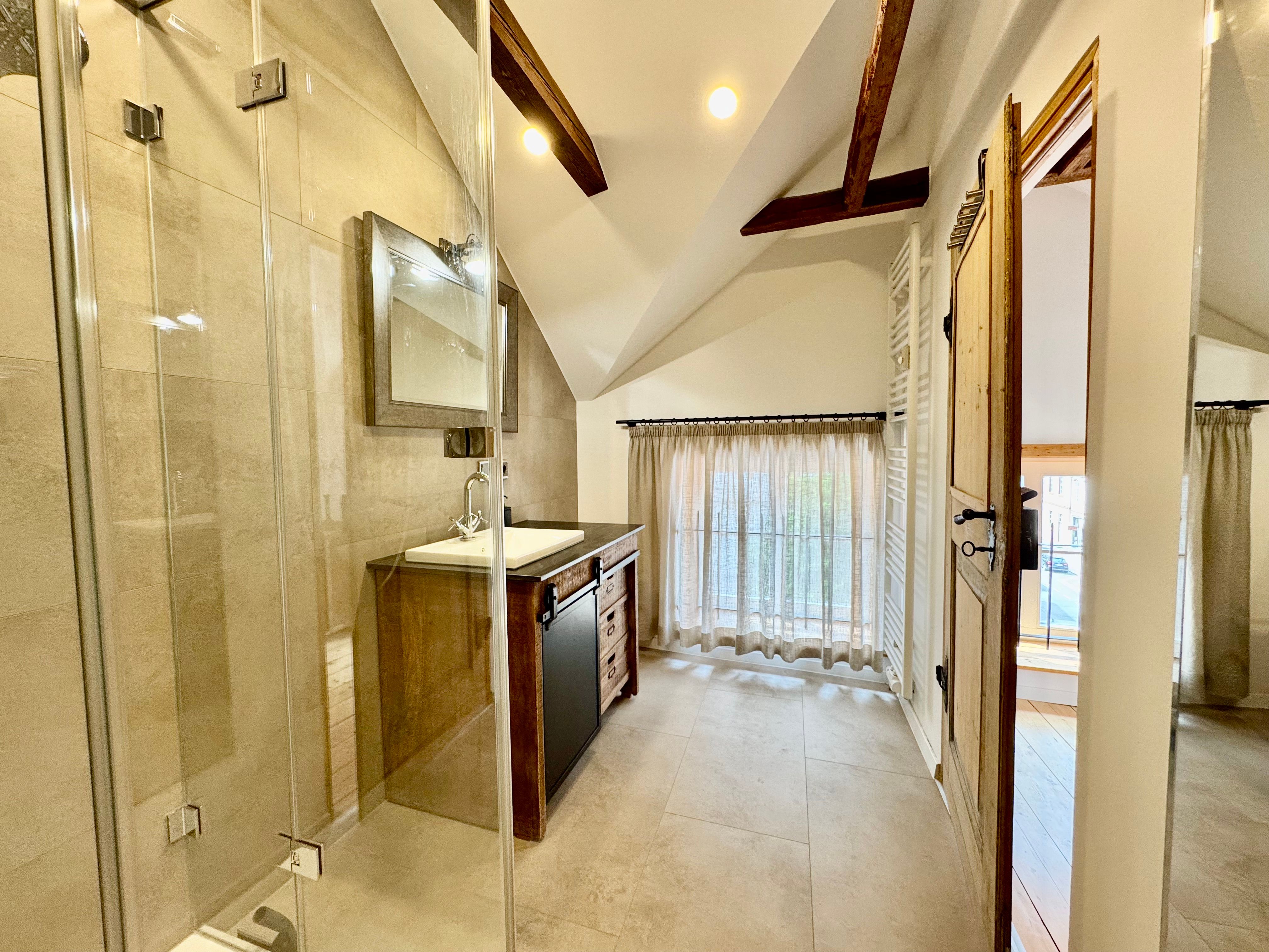 Charming Top-Floor Flat With Historic Beams, Stylish Furnishings And Far-Reaching Views Over Celle's - 4