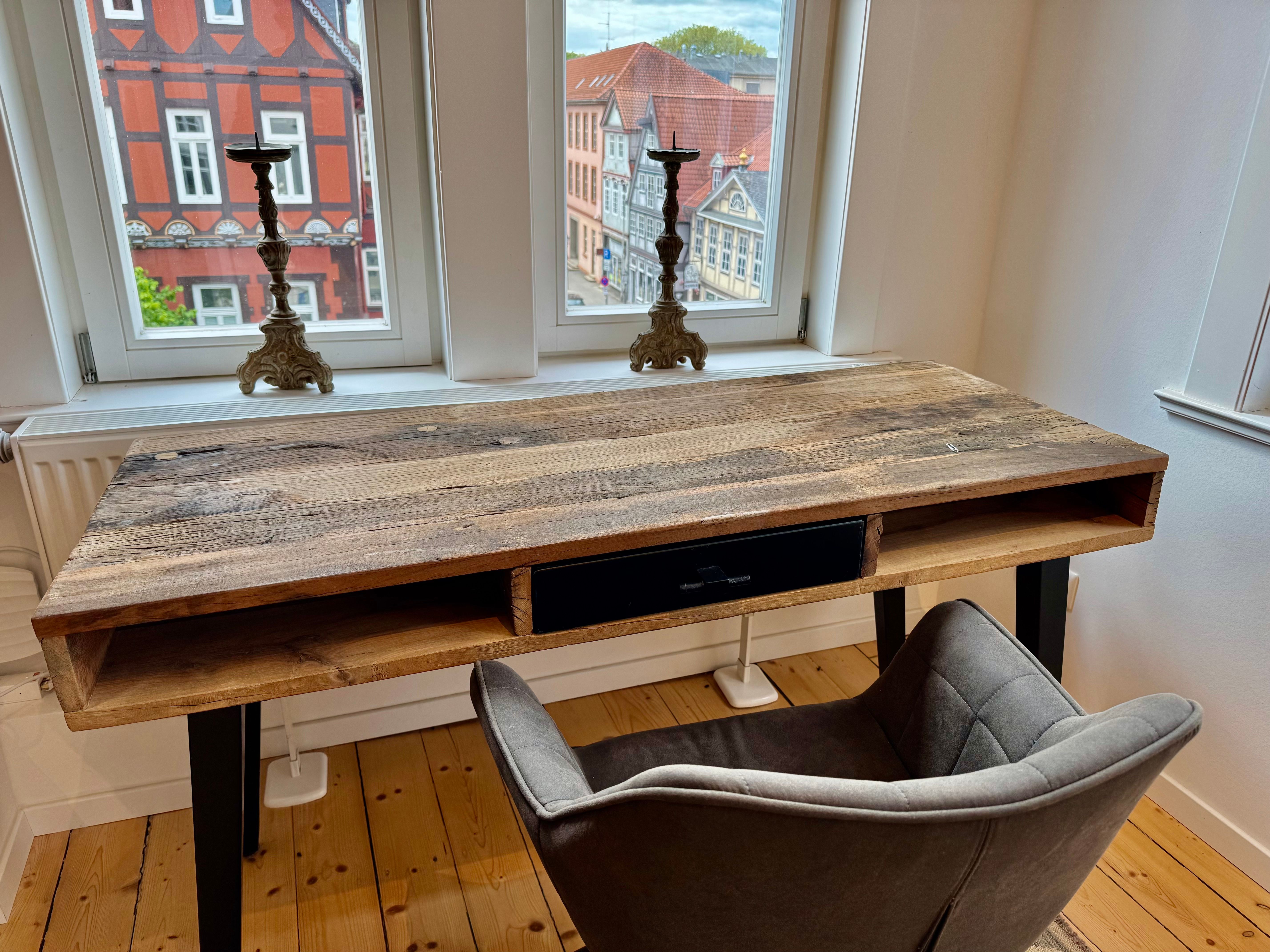 Charming Top-Floor Flat With Historic Beams, Stylish Furnishings And Far-Reaching Views Over Celle's - 2