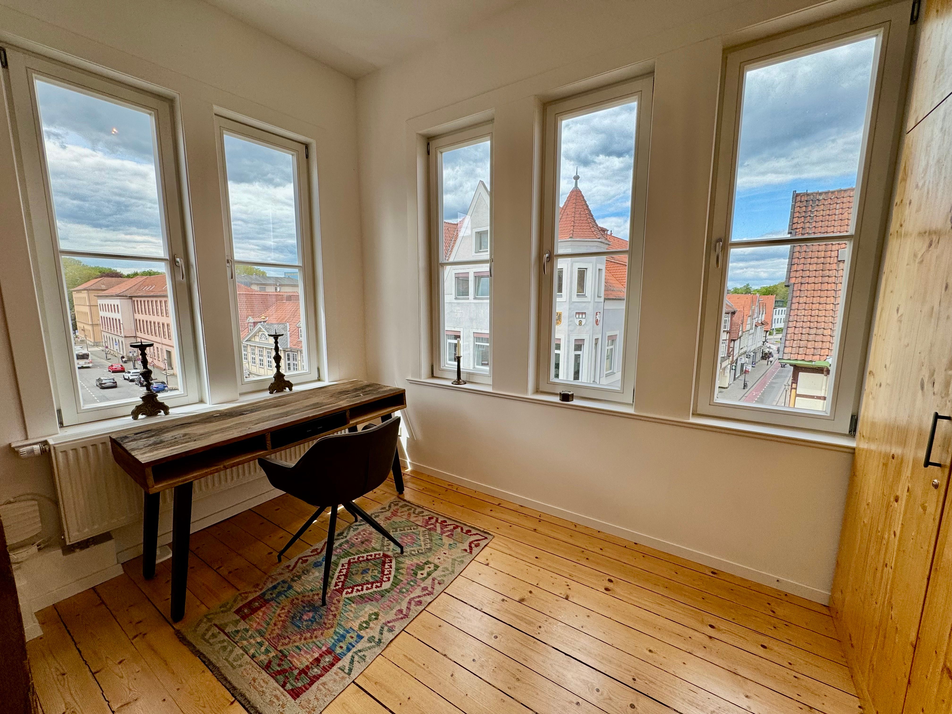 Charming Top-Floor Flat With Historic Beams, Stylish Furnishings And Far-Reaching Views Over Celle's - 8