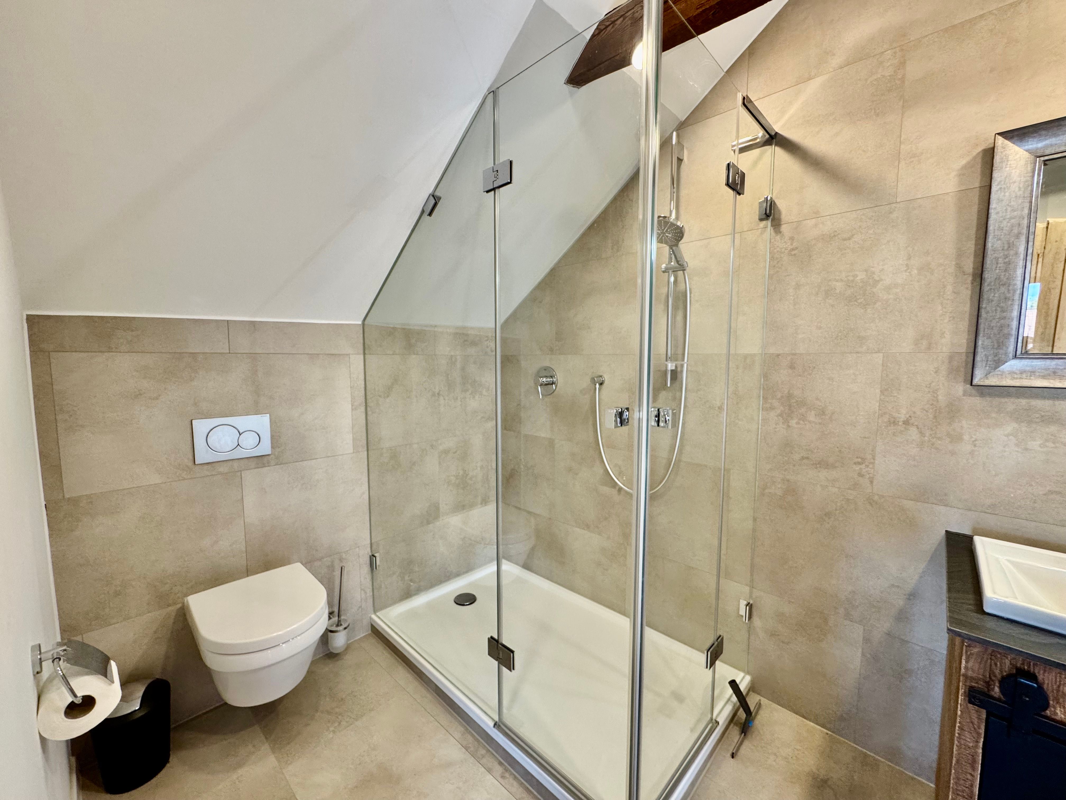 Charming Top-Floor Flat With Historic Beams, Stylish Furnishings And Far-Reaching Views Over Celle's - 18