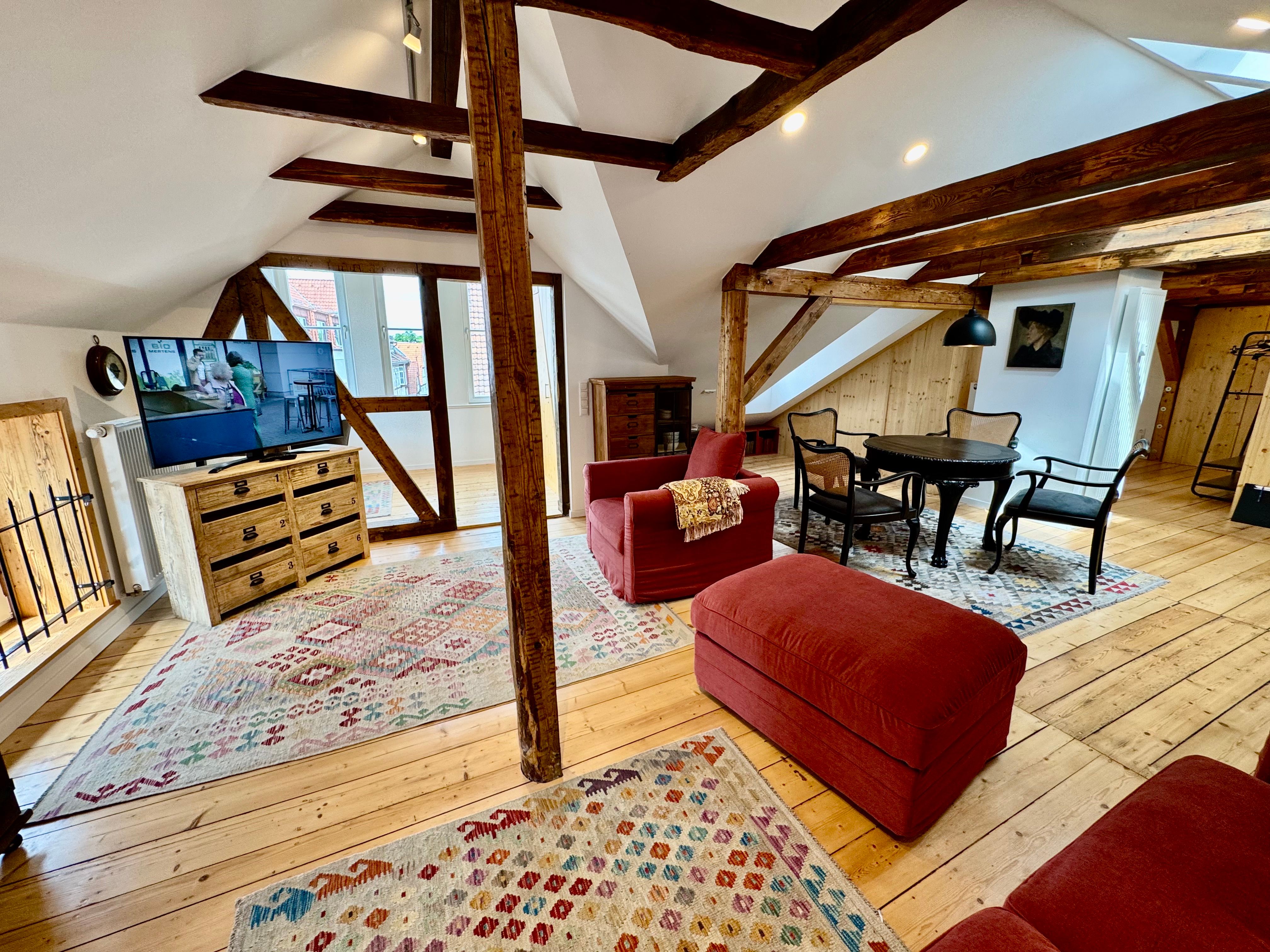 Charming Top-Floor Flat With Historic Beams, Stylish Furnishings And Far-Reaching Views Over Celle's - 20