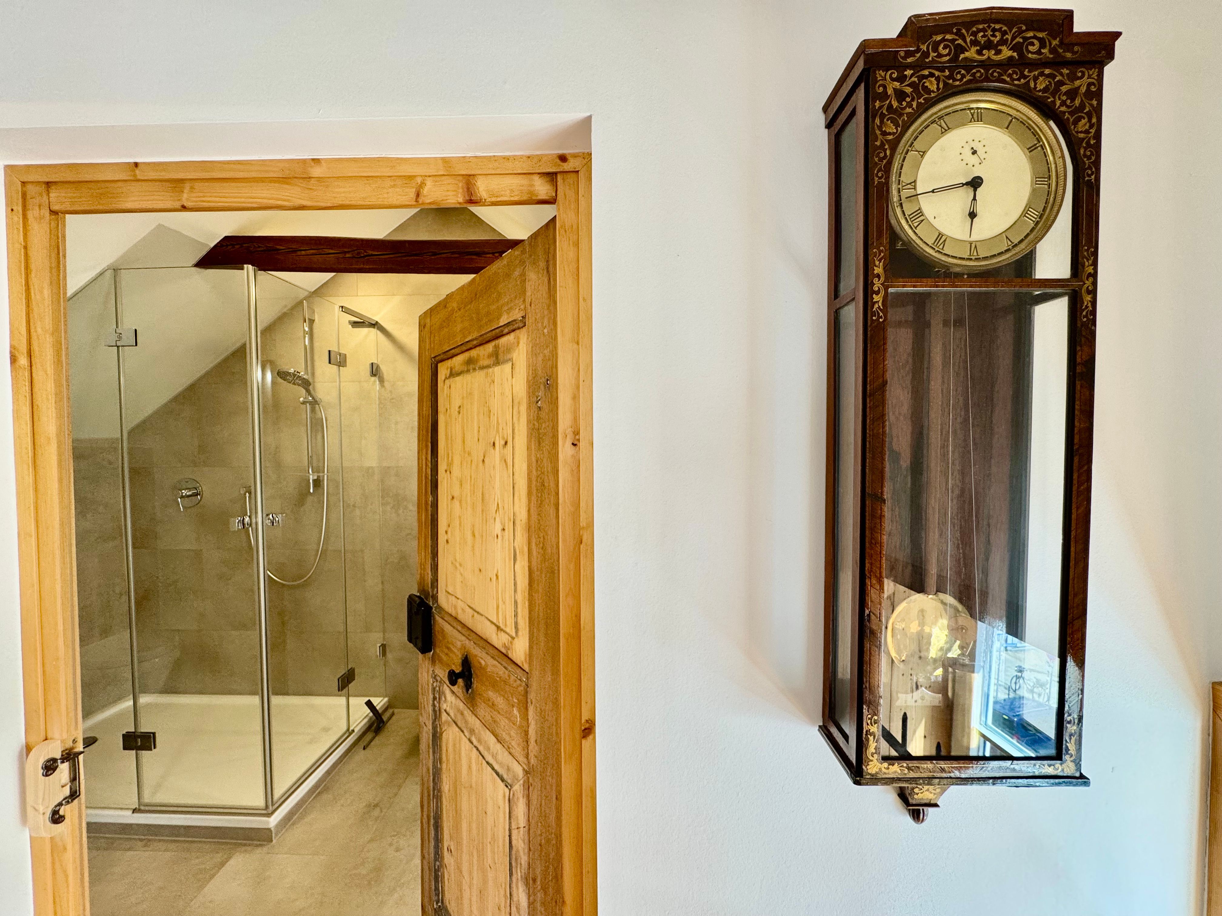Charming Top-Floor Flat With Historic Beams, Stylish Furnishings And Far-Reaching Views Over Celle's - 5