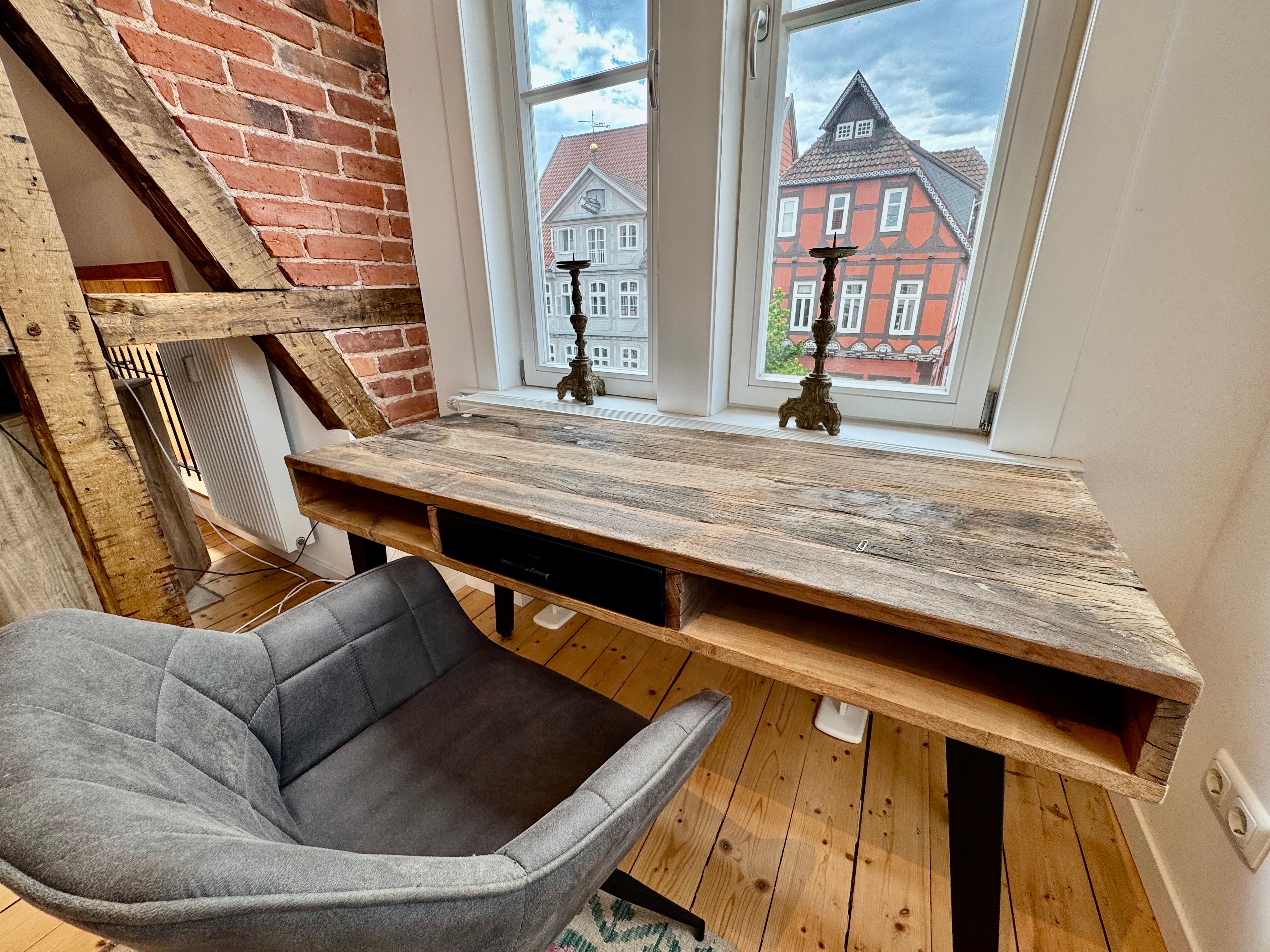Charming Top-Floor Flat With Historic Beams, Stylish Furnishings And Far-Reaching Views Over Celle's - 25