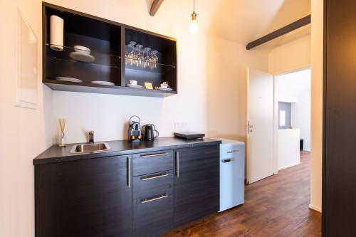 Stylish Design Studio with Air Conditioning at Aliceplatz – Central & Comfortable - Gallery - 7