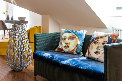 Stylish Design Studio with Air Conditioning at Aliceplatz – Central & Comfortable