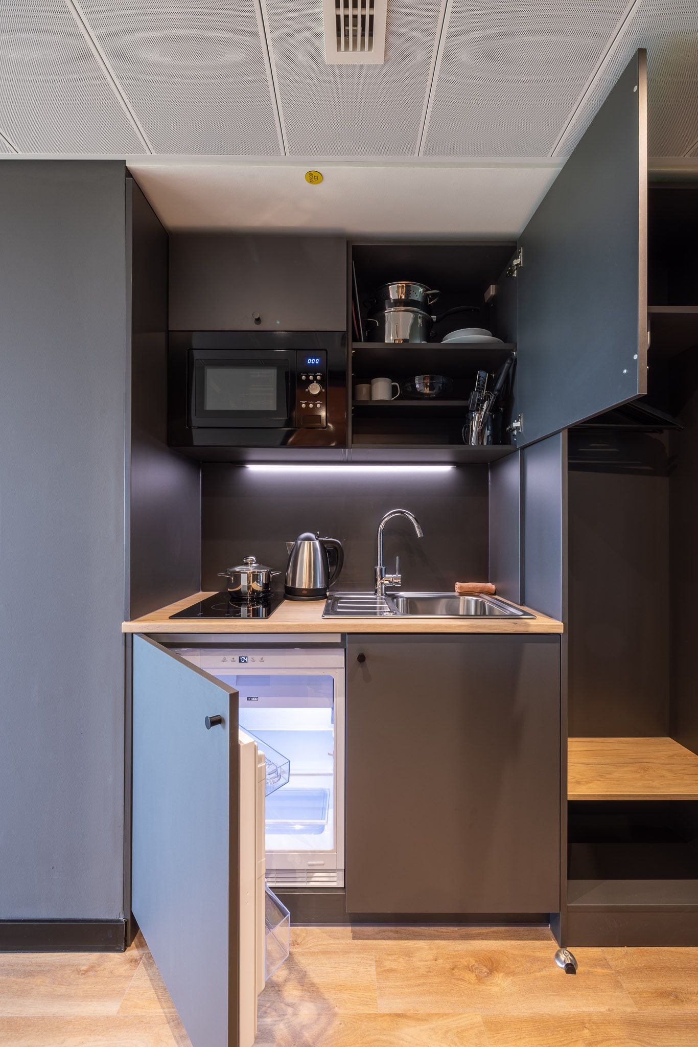 Cozy Studio Apartment In A Coliving Community With Coworking And Gym In Munich - 25