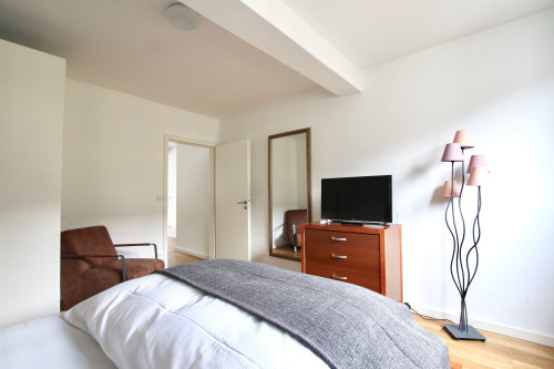 92713764220250916021039AM