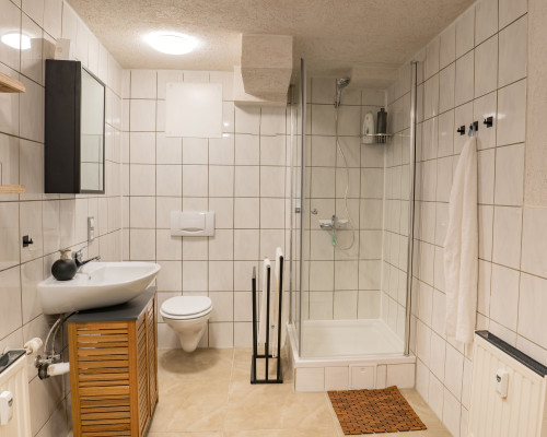 Spacious, cozy 3-bedroom apartment with parking & Smart TV - Gallery - 12