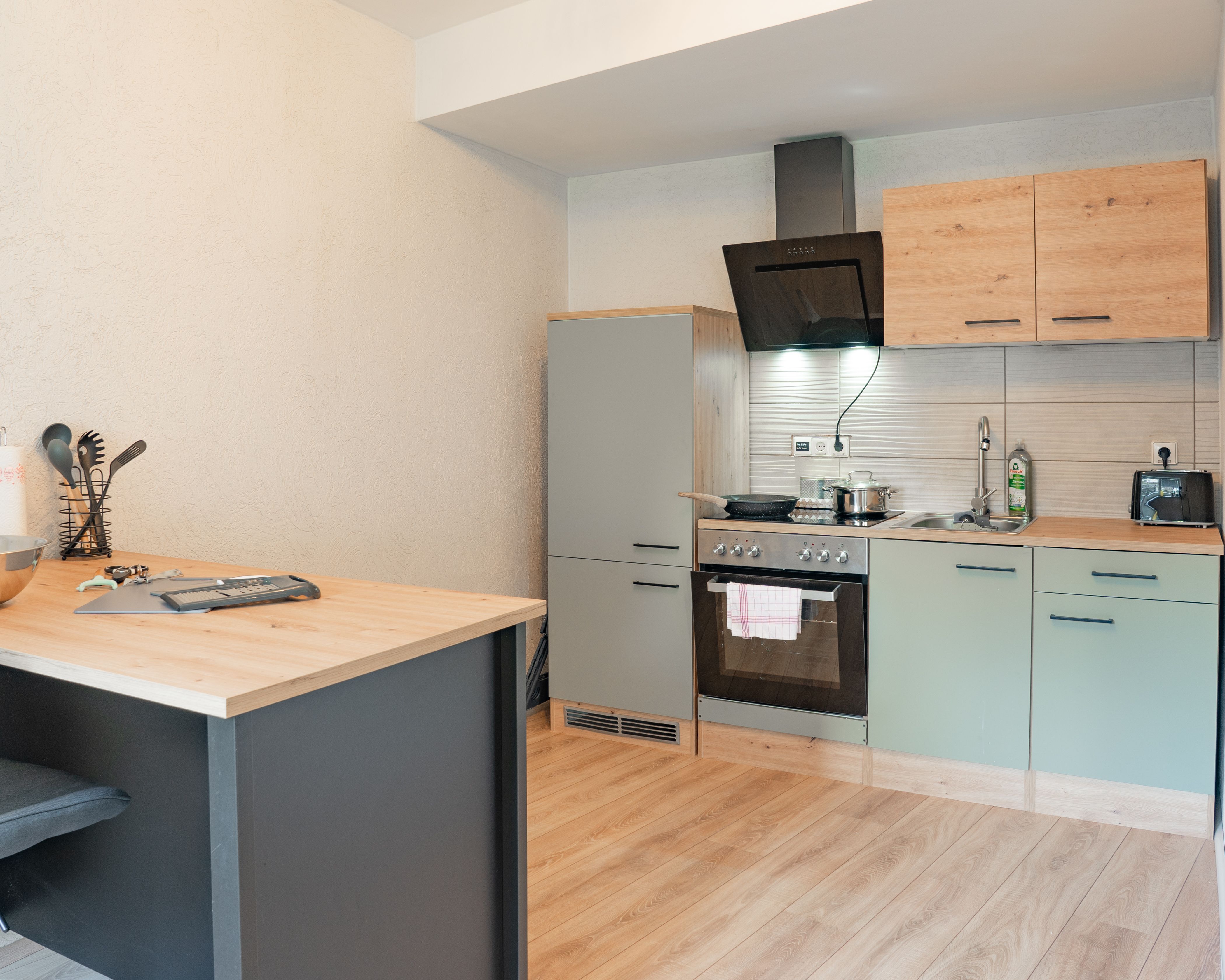  Spacious, Cozy 3-Bedroom Apartment With Parking & Smart TV  -  Spacious, cozy 3-bedroom apartment with parking & Smart TV  - Gallery -  16