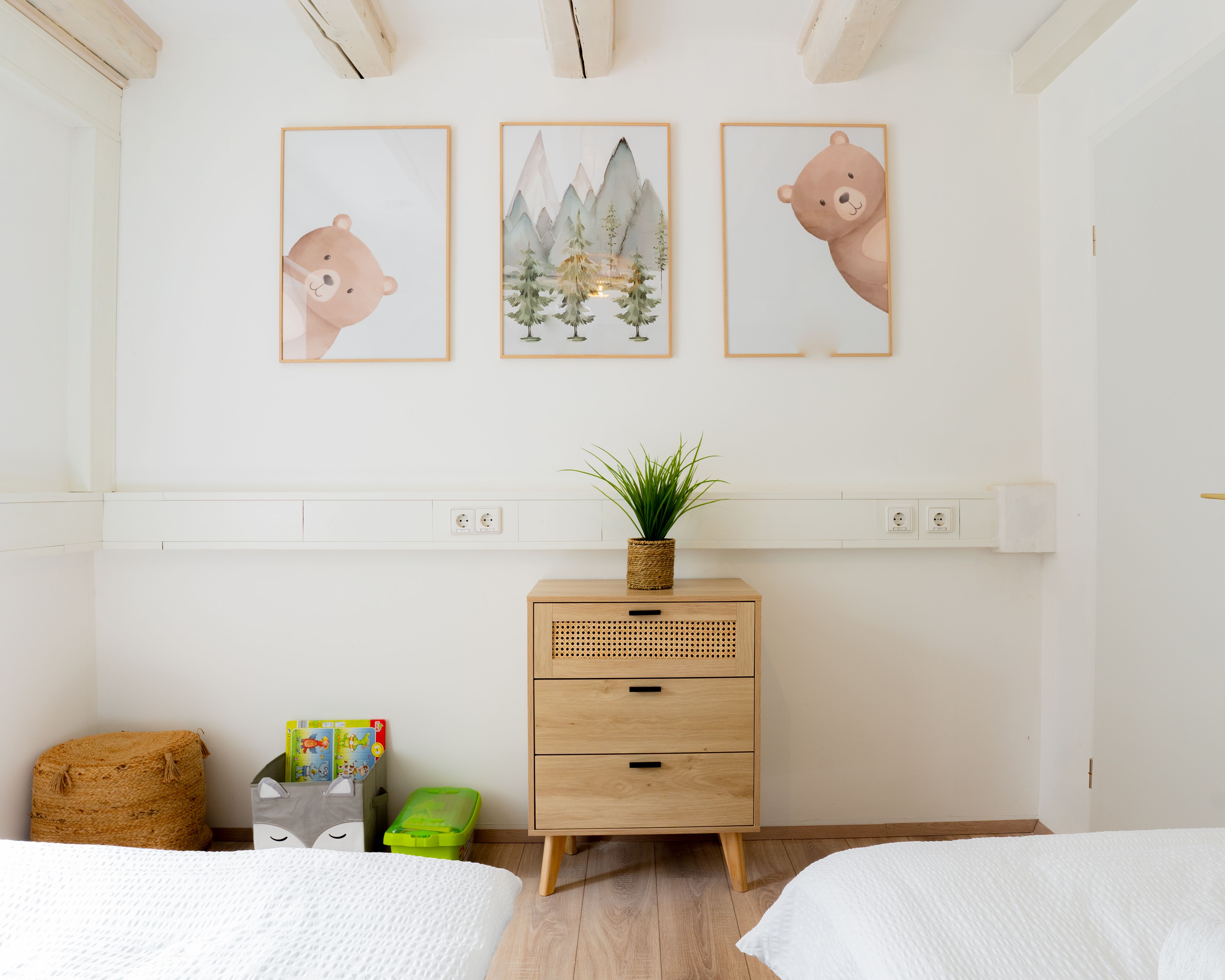  Spacious, Cozy 3-Bedroom Apartment With Parking & Smart TV  -  Spacious, cozy 3-bedroom apartment with parking & Smart TV  - Gallery -  15