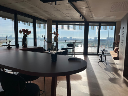 Luxurious apartment with plenty of space and a great view over Düsseldorf
