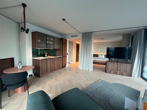 Luxurious apartment with plenty of space and a great view over Düsseldorf