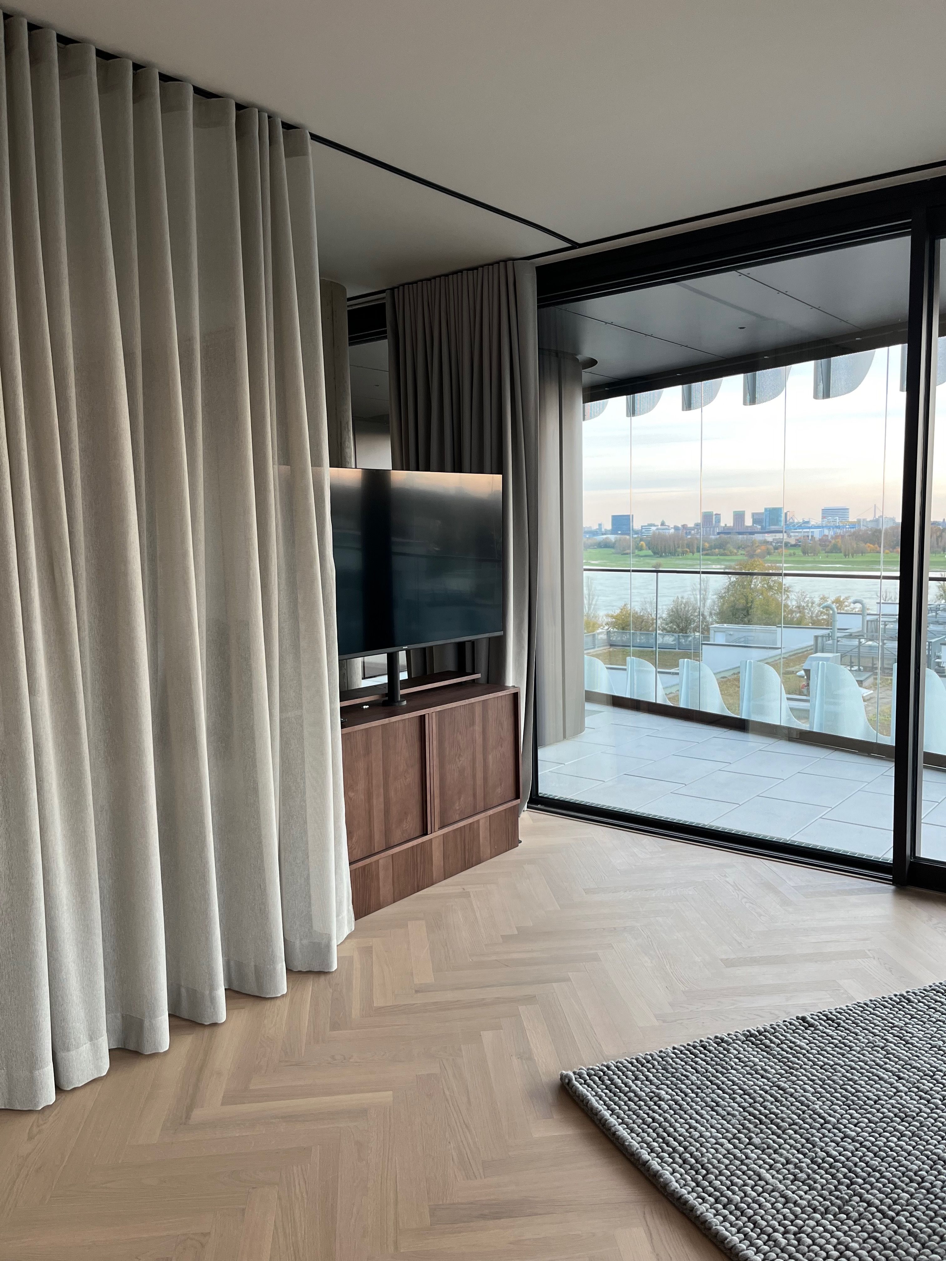 Luxurious Apartment With Plenty Of Space And A Great View Over Düsseldorf - 9