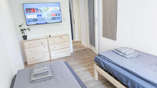 ALFA LB City 3 rooms 5 Beds Kitchen Netflix INET