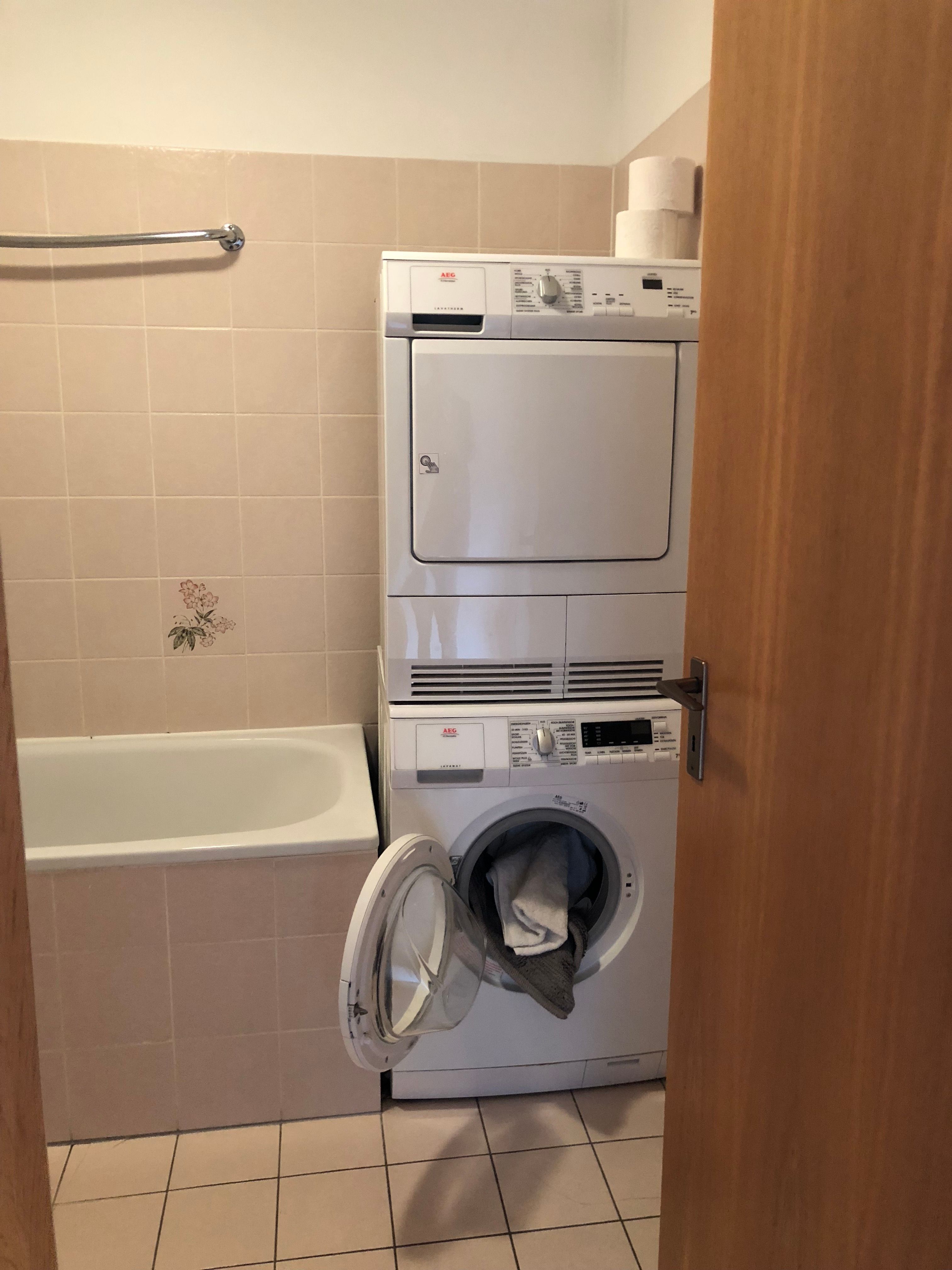Newly Renovated, Cute , New Penthouse Close To Park With A Lovely View - 5