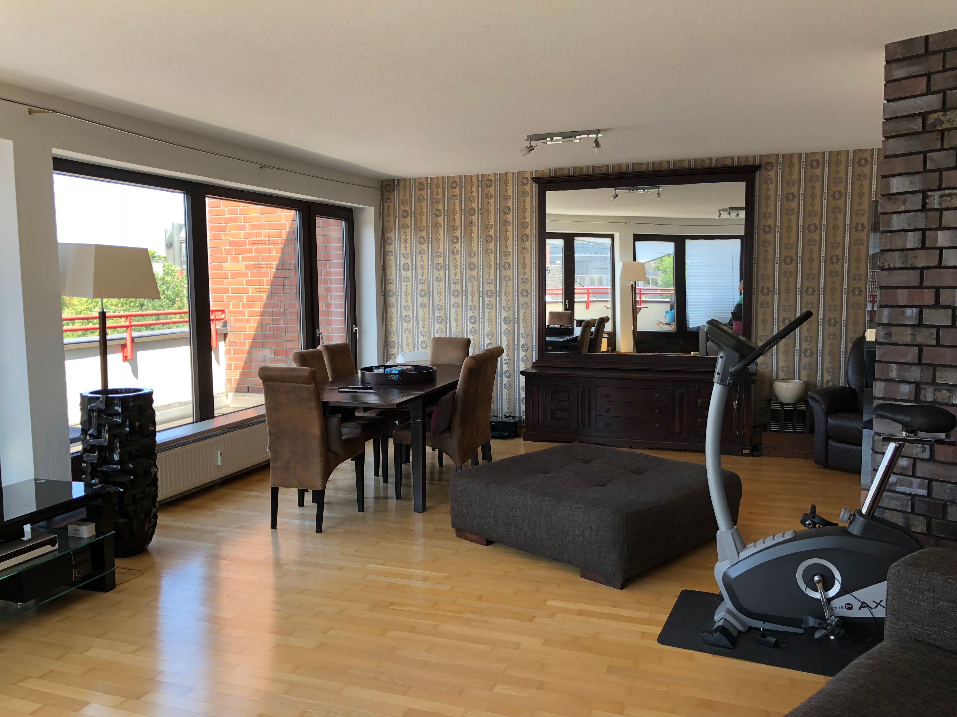 Newly Renovated, Cute , New Penthouse Close To Park With A Lovely View - 11
