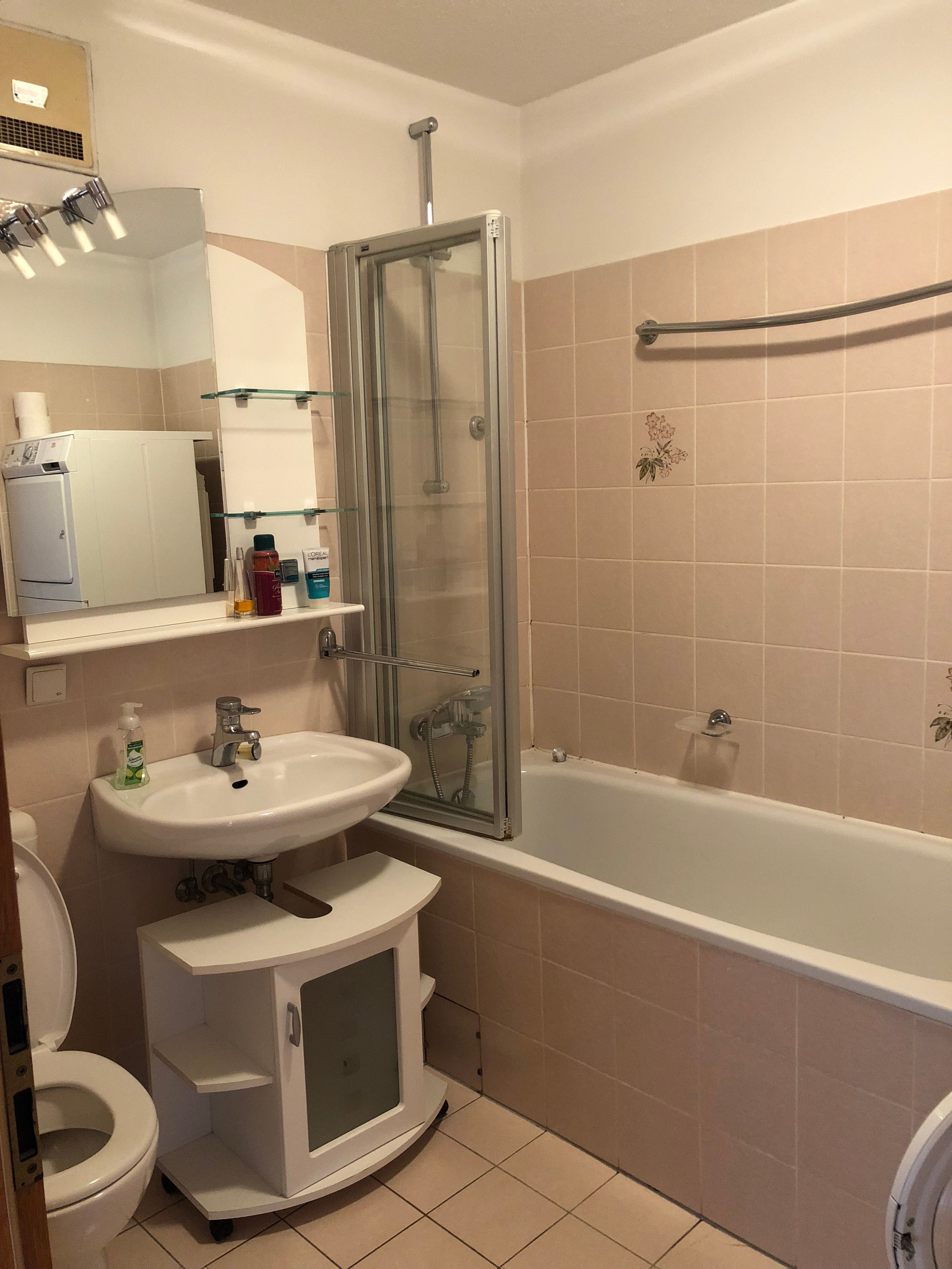 Newly Renovated, Cute , New Penthouse Close To Park With A Lovely View - 6
