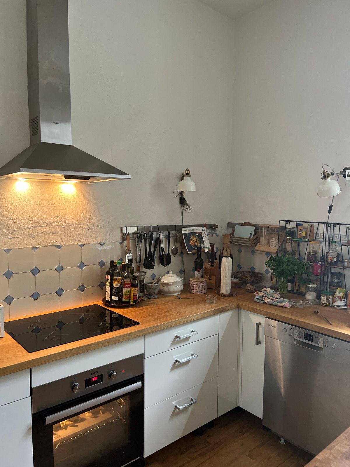 Charming, Centrally Located Heritage Apartment - 9