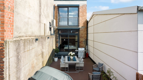 LiT LiVING: LuxusLoft | Box SprIng | Air Con | BBQ - Gallery - 11